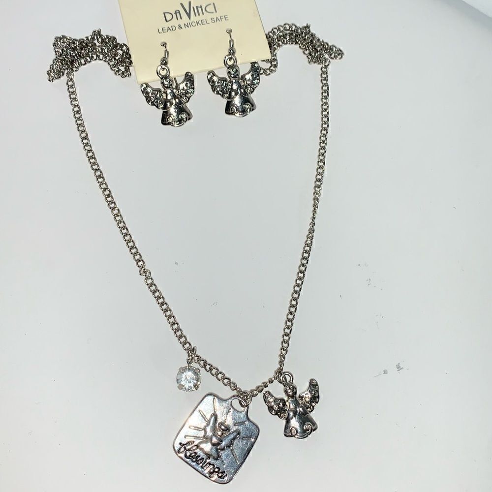 NEW DaVinci Necklace & Earrings Set